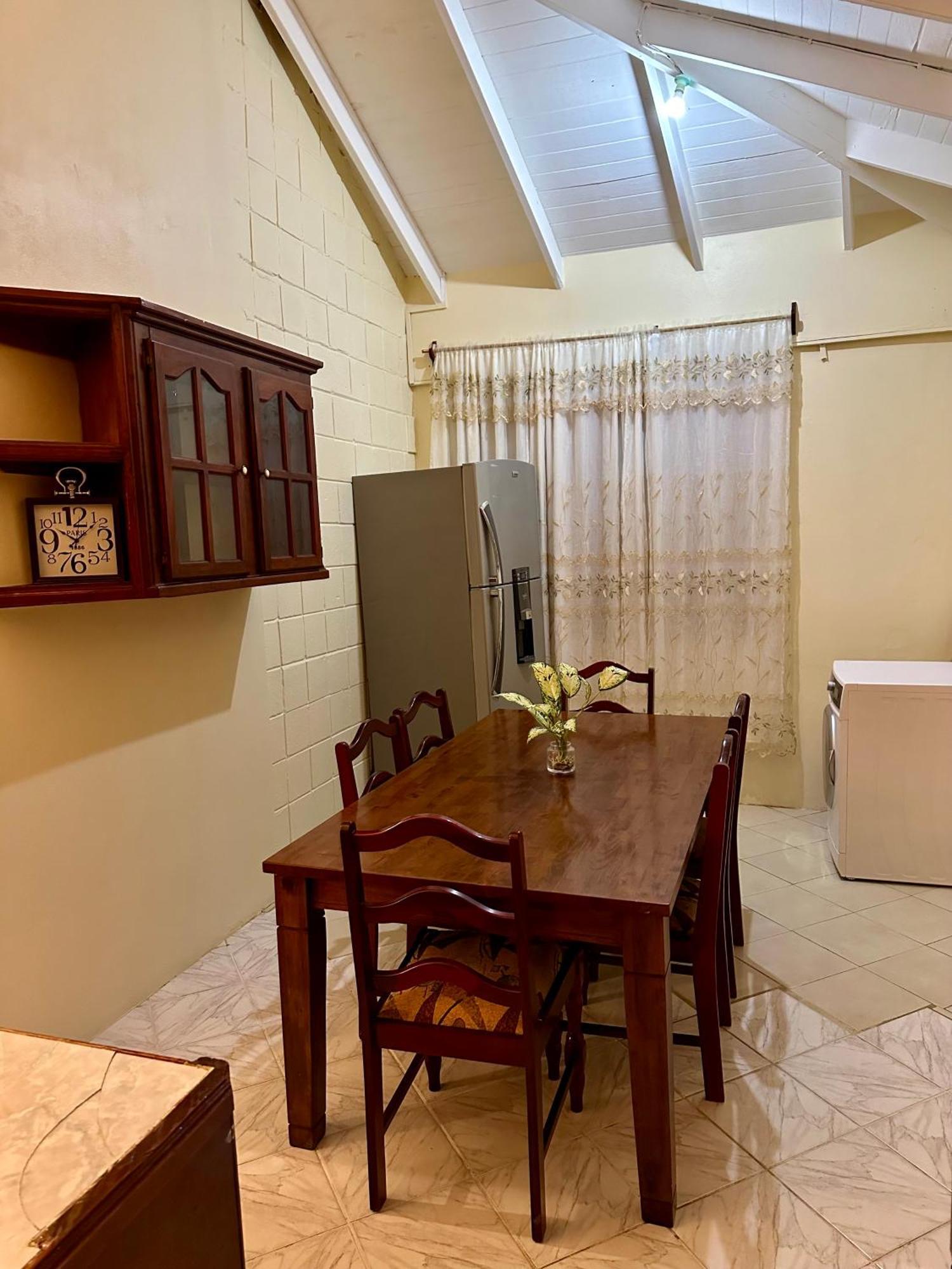 Castle Berry Apartments Kingstown Luaran gambar