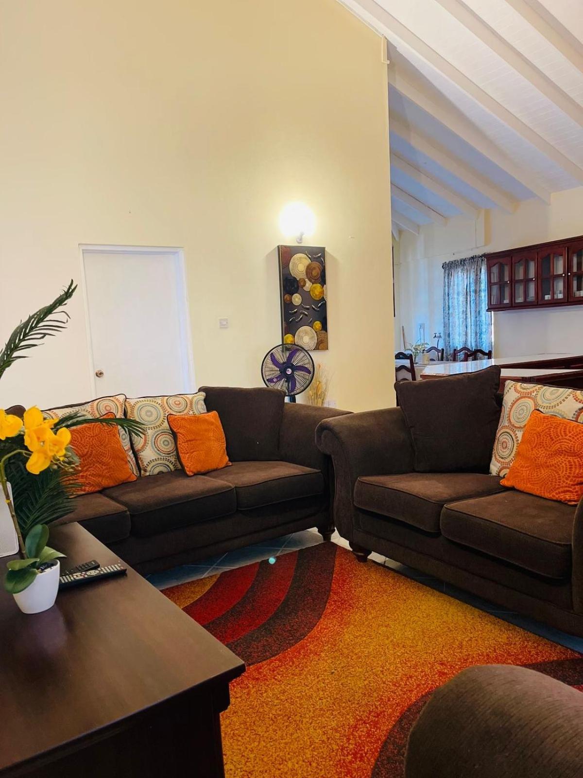 Castle Berry Apartments Kingstown Luaran gambar