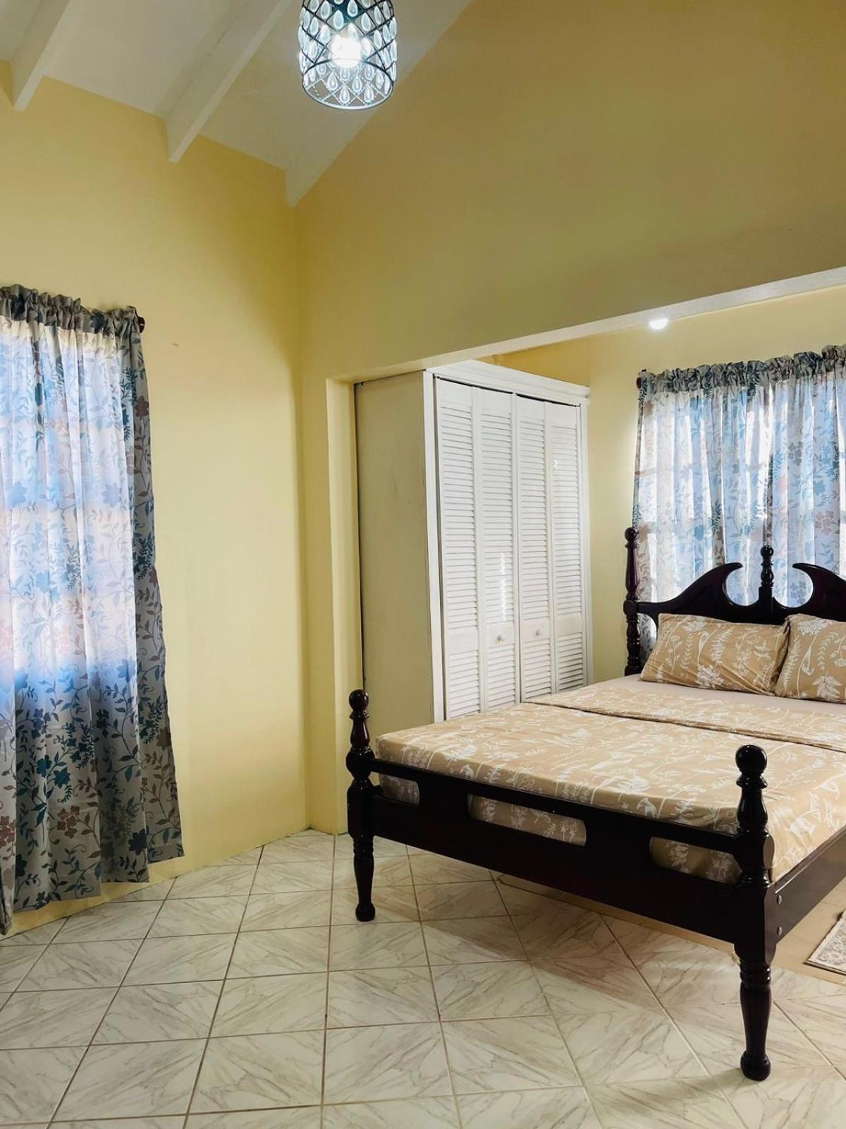 Castle Berry Apartments Kingstown Luaran gambar